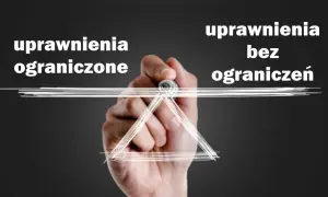 Rysowanie symbolu nieskończoności, symbolizującego uprawnienia budowlane bez ograniczeń.