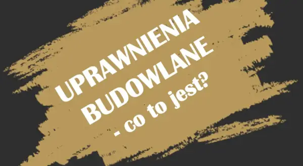 Napis "UPRAWNIENIA BUDOWLANE - co to jest?" na złotym pociągnięciu pędzla na ciemnym tle.
