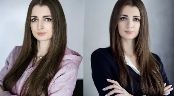 Dwie kobiety, jedna w bluzie z kapturem, druga w eleganckiej marynarce, obie z rękami skrzyżowanymi na piersi.