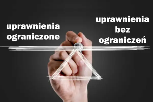 Rysowanie symbolu nieskończoności, symbolizującego uprawnienia budowlane bez ograniczeń.