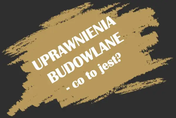 Napis "UPRAWNIENIA BUDOWLANE - co to jest?" na złotym pociągnięciu pędzla na ciemnym tle.